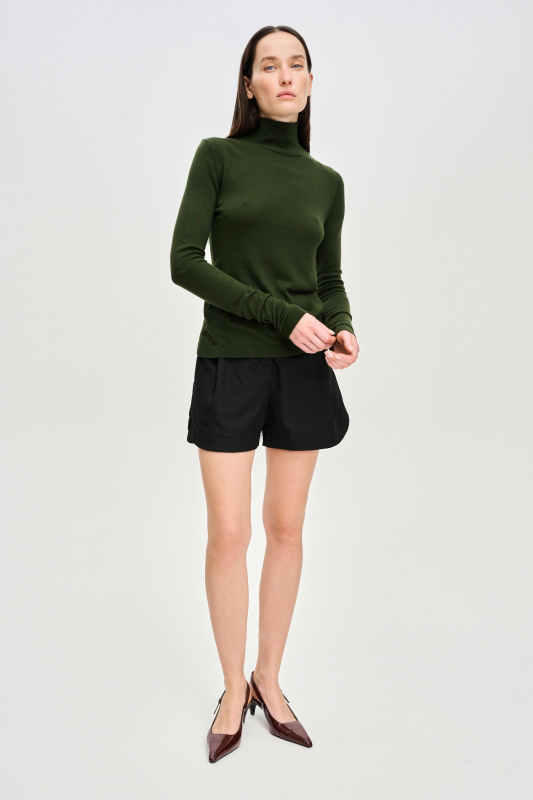 Шорты с защипами